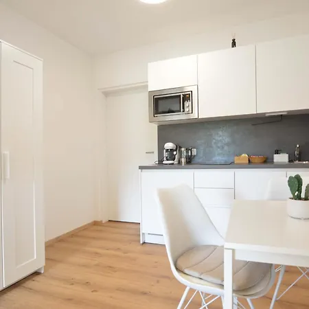 Mit Sonnigem Balkon In Ruhelage