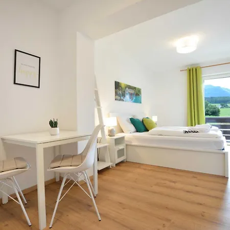 Mit Sonnigem Balkon In Ruhelage شقة