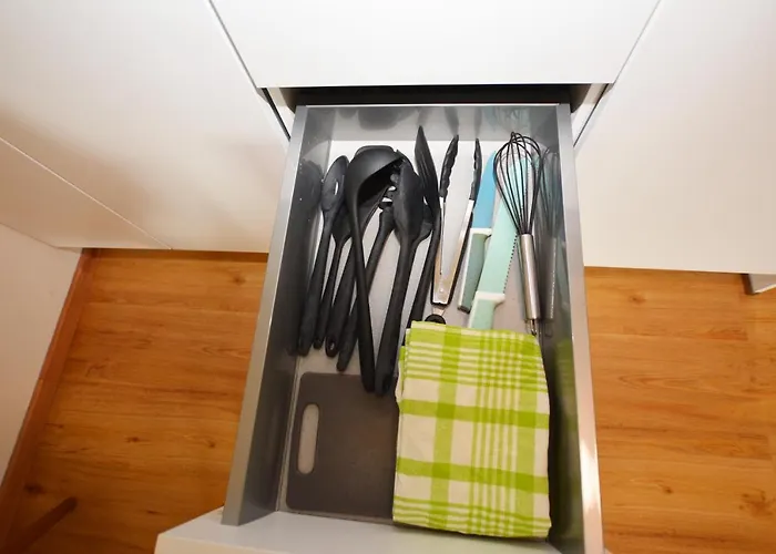 Mit Sonnigem Balkon In Ruhelage דירה *