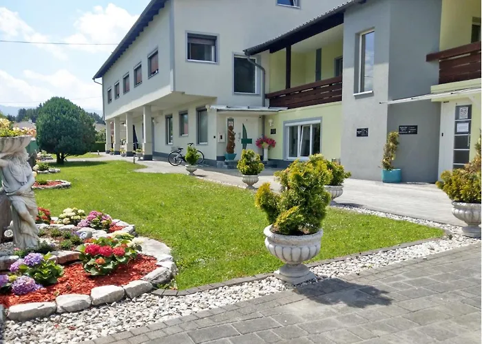 Mit Sonnigem Balkon In Ruhelage Appartement