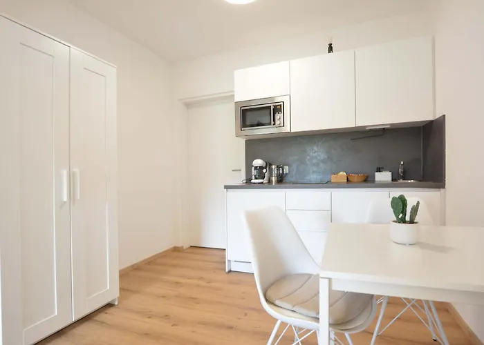 Mit Sonnigem Balkon In Ruhelage